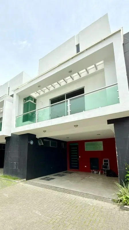 Casa en Trejos Montealegre REBAJADA a $320,000