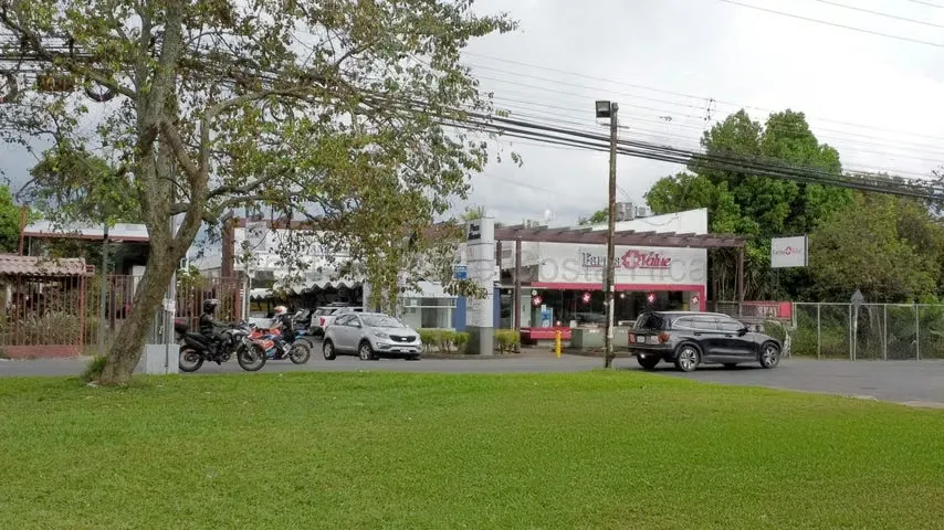 Modern shopping center for sale. Commercial Investment Opportunity in La Guácima, Alajuela