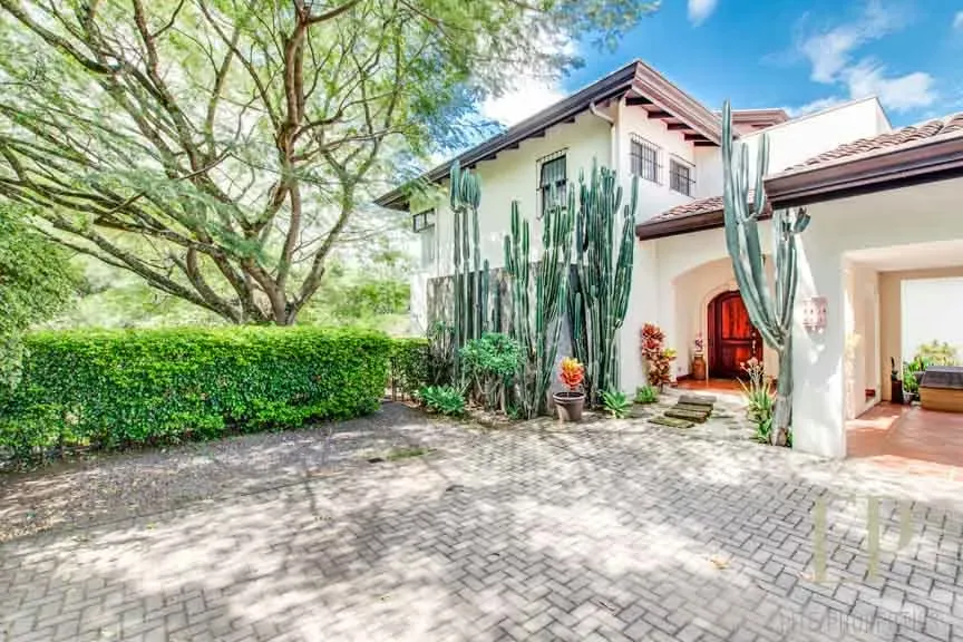 Beautiful home for rent in small condominium Guachipelin Escazu