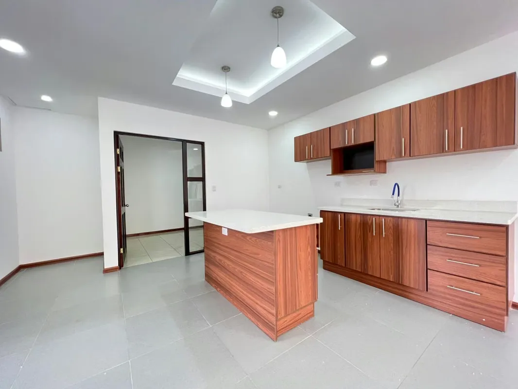 SE ALQUILA APARTAMENTO EN LA URUCA | 2 HABITACIONES | 2 PARQUEOS | SEGURIDAD 24/7