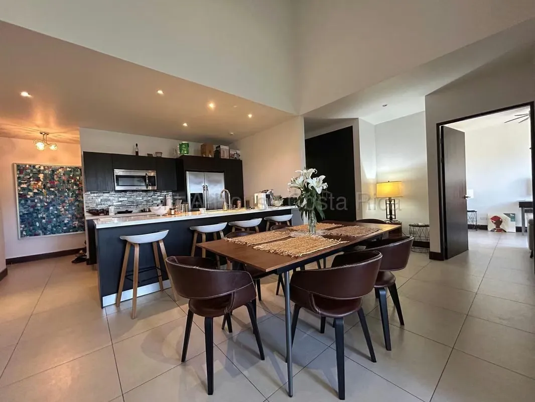 Este exclusivo penthouse en Condominio Montesol ofrece ubicación privilegiada, amplitud y amenidades de ...