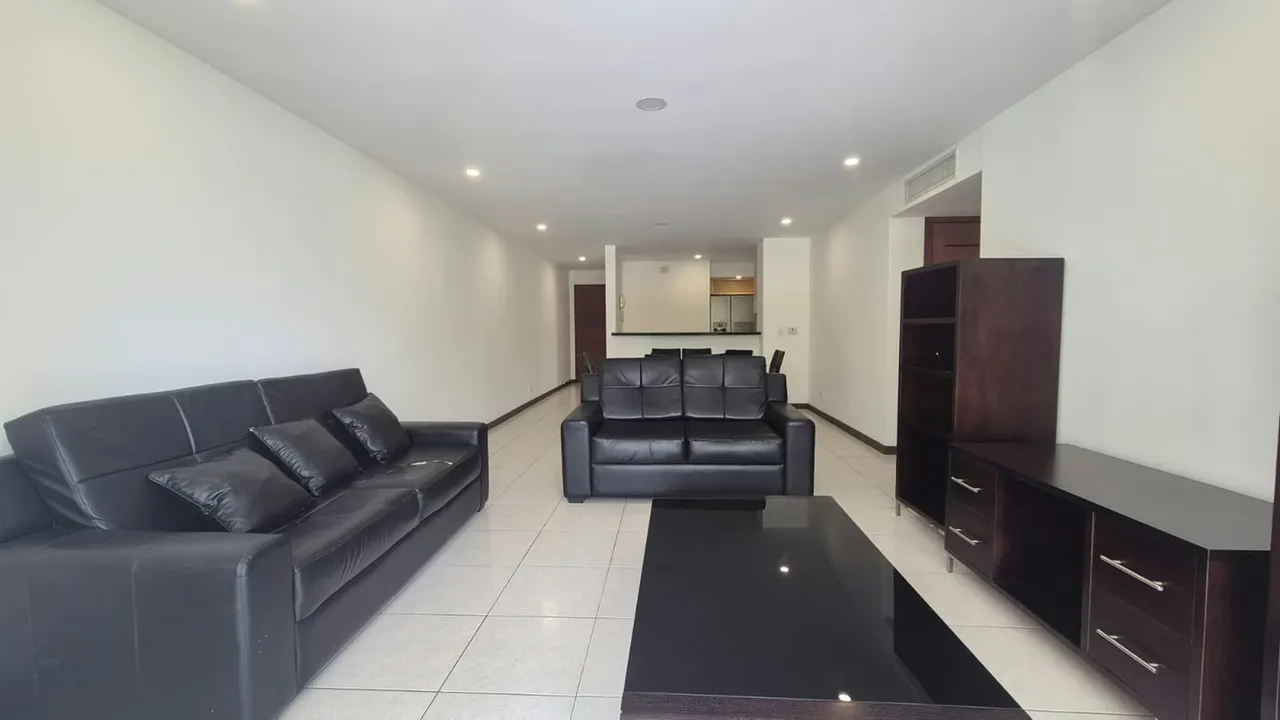 Beautiful and comfortable apartment located in one of the best areas of Santa Ana, perfect for those looking for comfort, security, and convenience close to ...