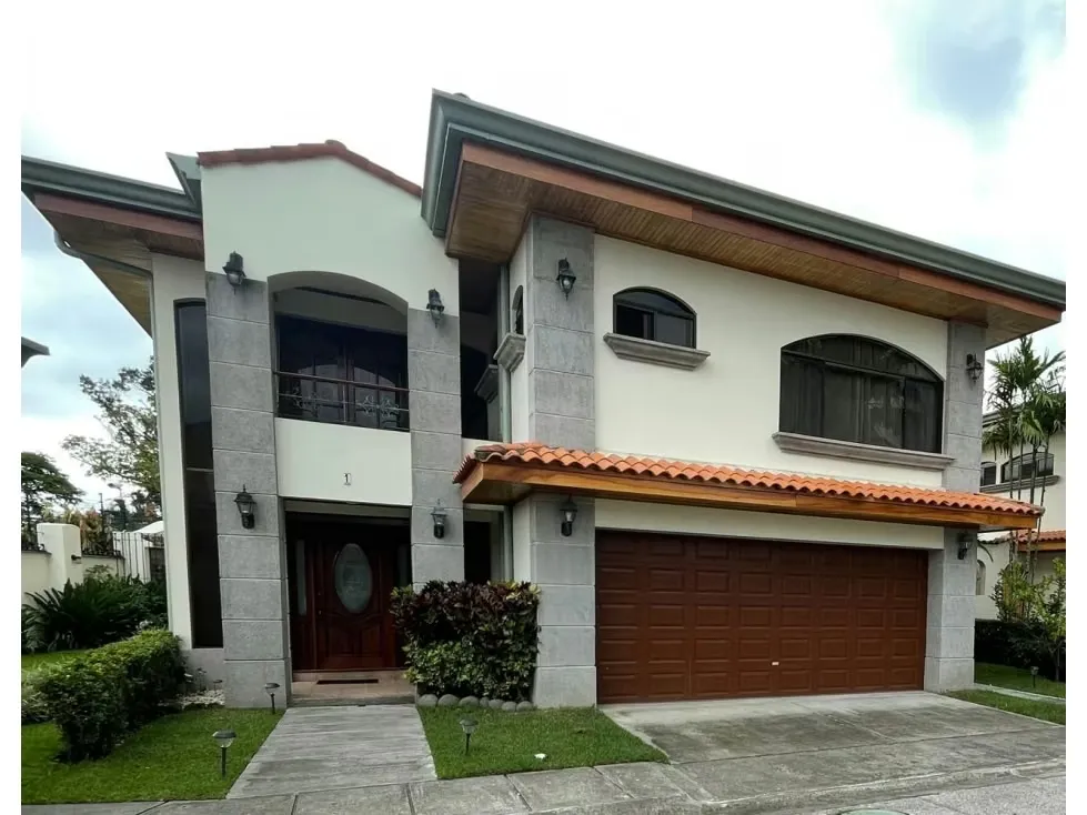 Venta de moderna casa en Condominio en Freses de Curridabat