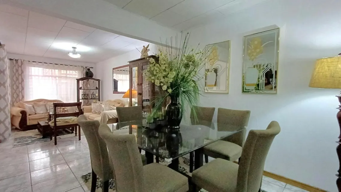 Venta de Casa + APTO en Ipis de Goicoechea. 26-244