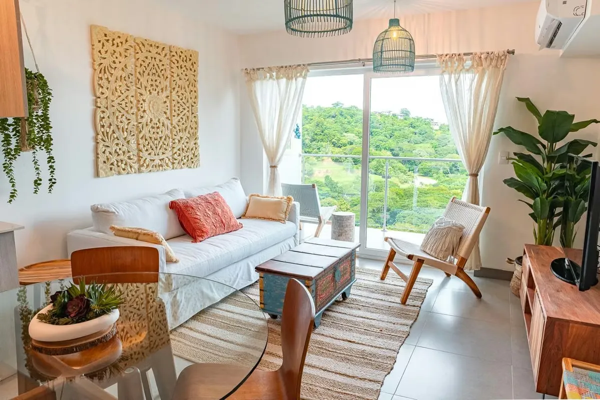 Condominio Amueblado con línea blanca en Playa Mantas, Punta Leona, Puntarenas