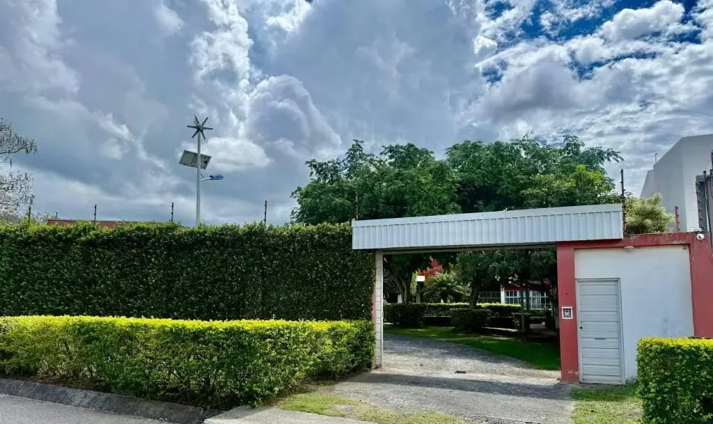 SE VENDE HERMOSA CASA en Residencial en Piedades de Santa Ana.