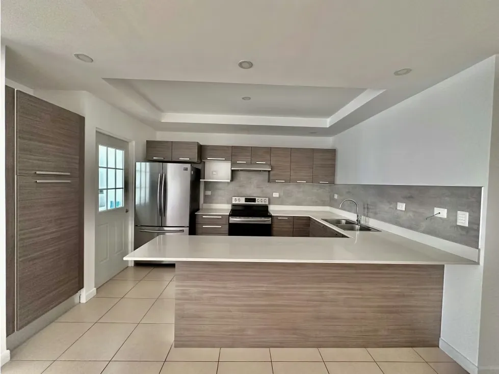 Bella y Moderna Casa en Venta - Brasil de Santa Ana