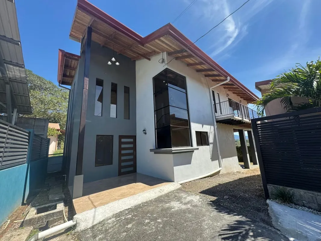 Discover this beautiful property located in Sarchí, Alajuela, in a safe and peaceful neighborhood just minutes ...