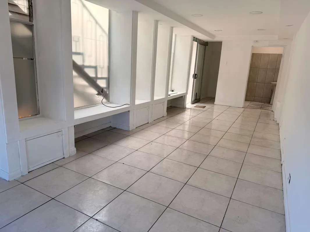 Commercial premises for RENT perfect location for your businesses