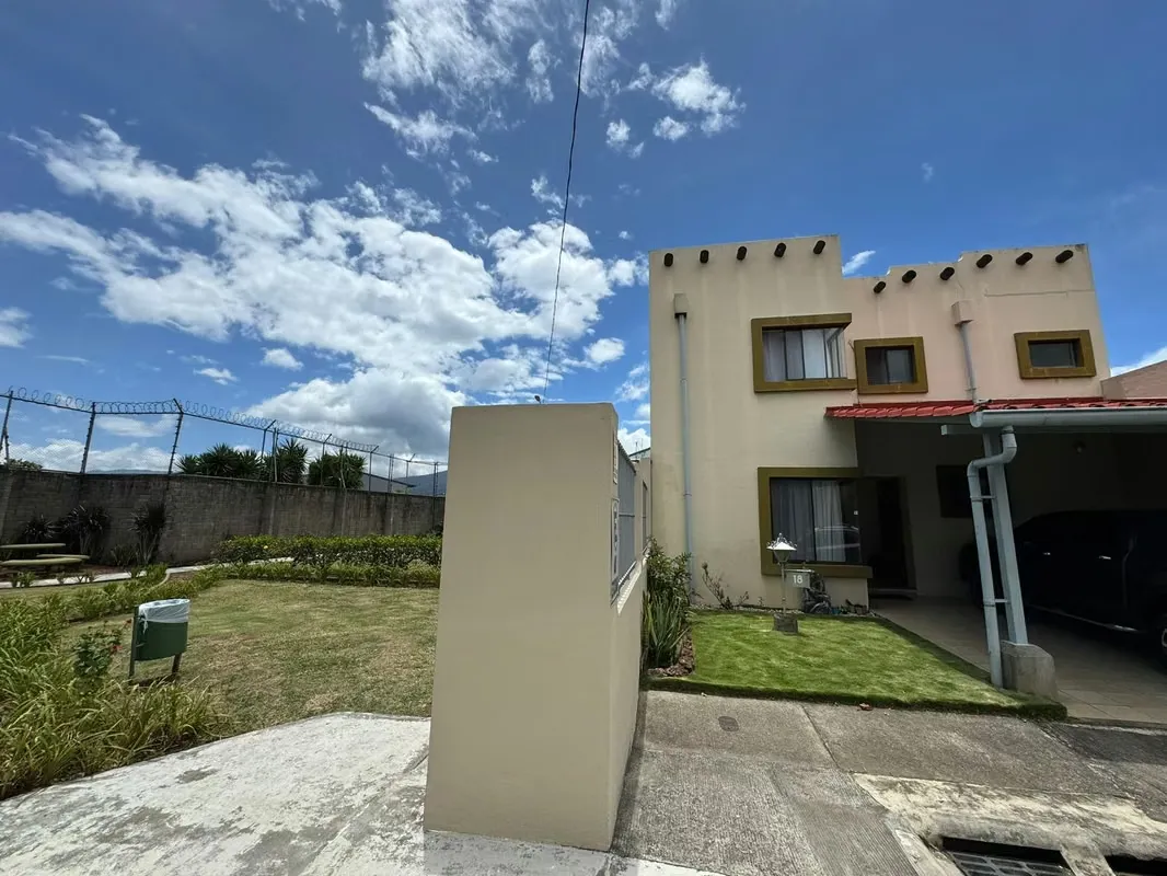Two-Story House for Sale in Claretiano Condominium, Mercedes Norte de Heredia!