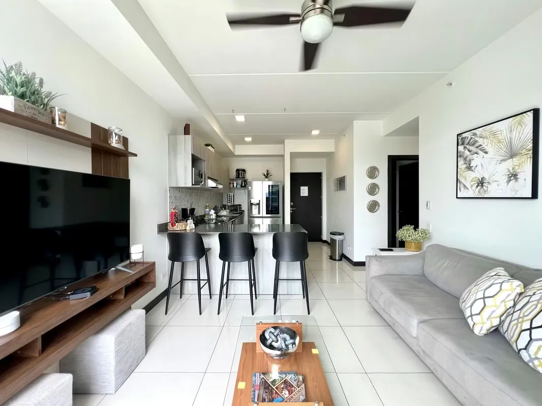 Apartment for rent in Q-BO Skyhomes. Furnished. 2 Bedrooms. Amenities!