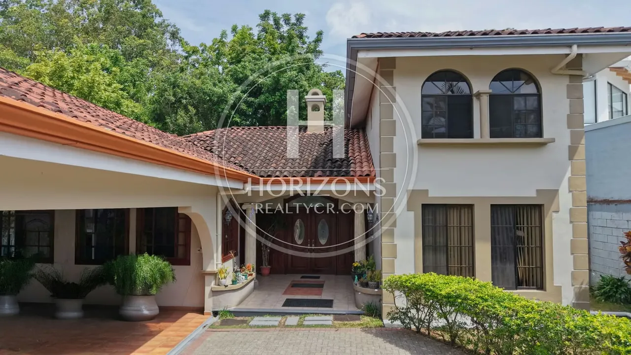 Venta Casa en Residencial Altamonte 4  Habitaciones Oficina Amplio NJA1341