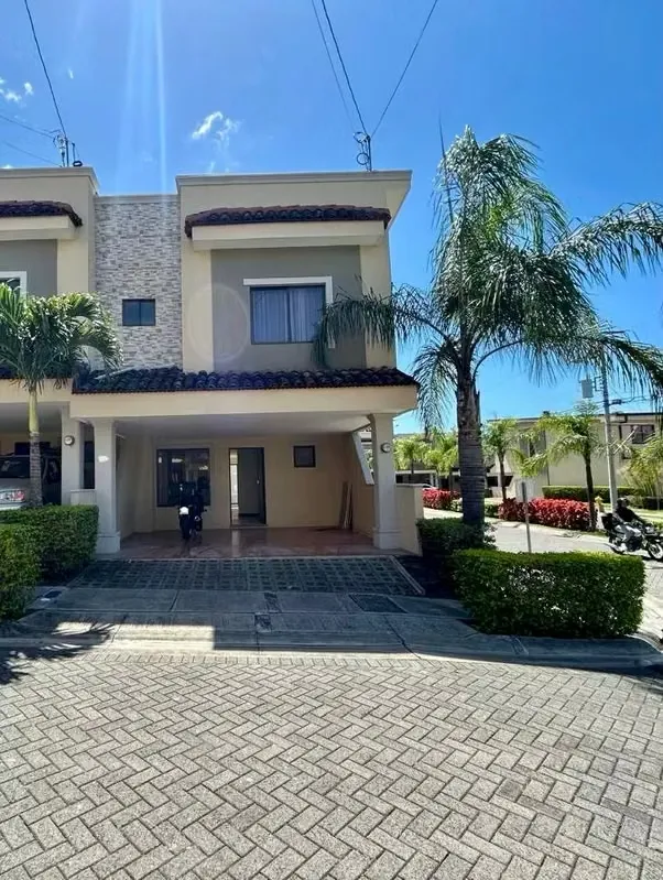 Sale of Hermosa de Casa Esquinera in Santa Ana Hills Condominium