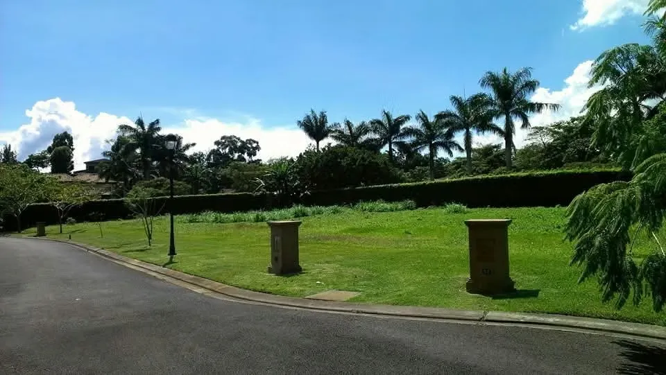 Venta de Lote en el exclusivo condominio Monteran