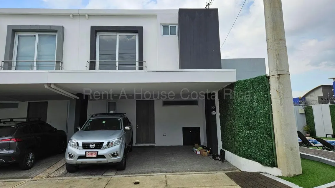 Venta de Casa en Ulloa-Heredia. 26-1777