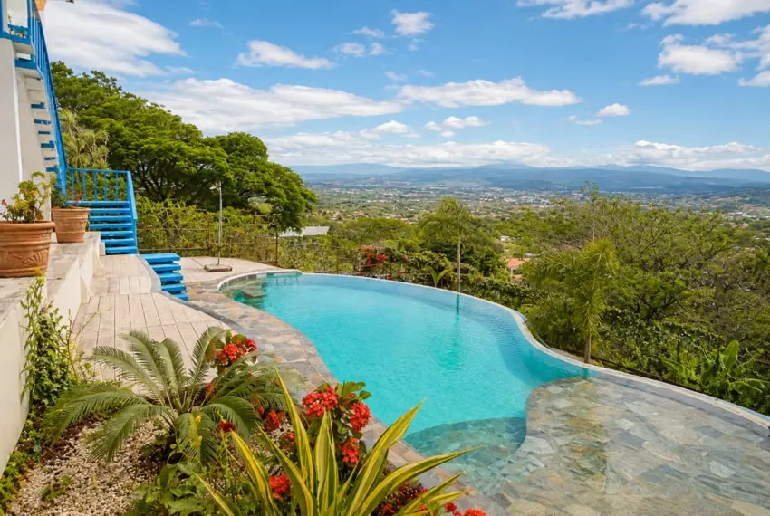 Mountain View Home for Sale in Santa Ana – Hacienda Paraiso