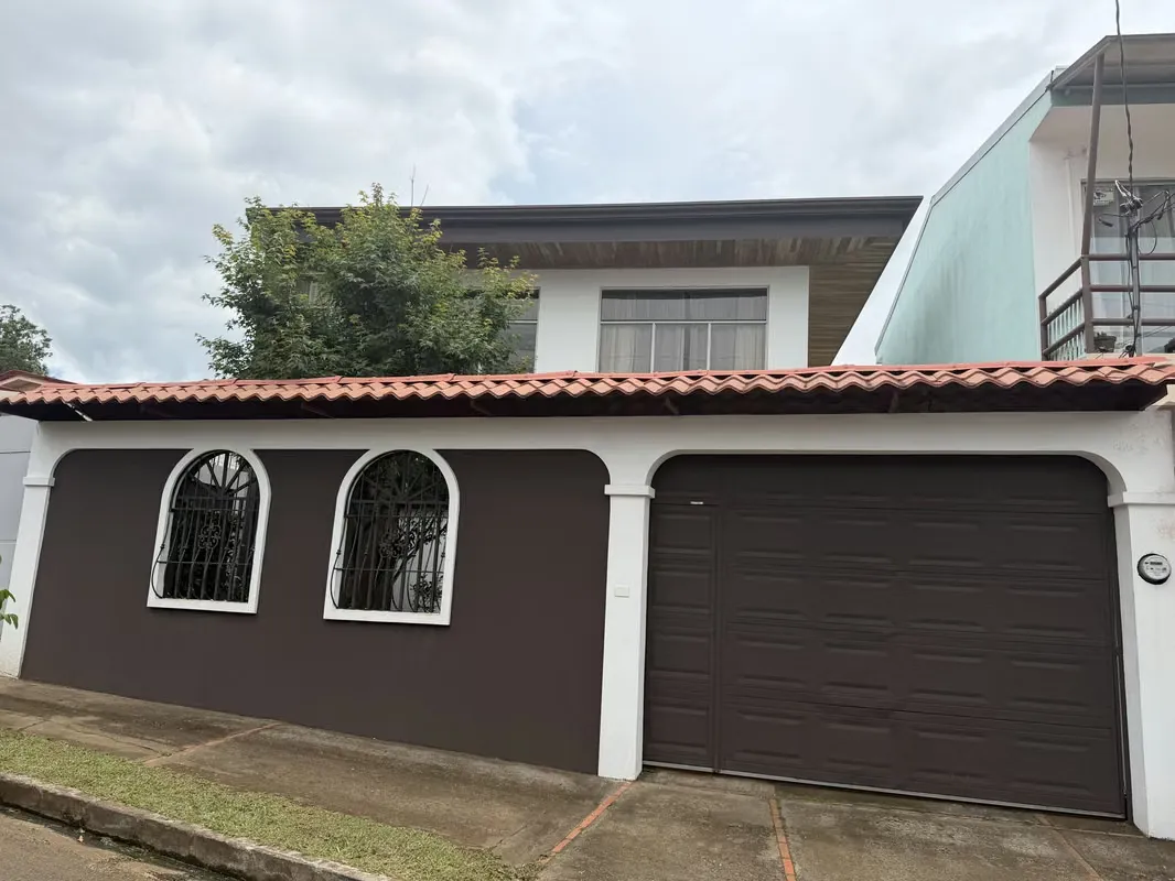 Vendo Casa en San Pablo, Heredia. Residencial Las Flores, muy amplia en construcción y zonas verdes