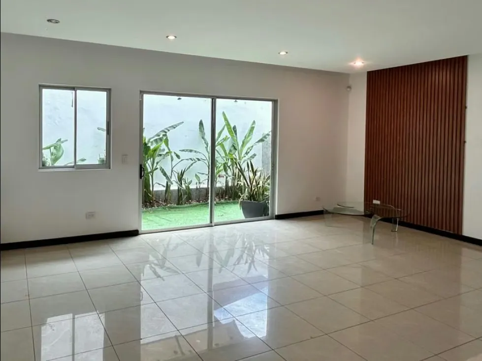 Trejos Montealegre. Vendo casa en condominio. Escazú