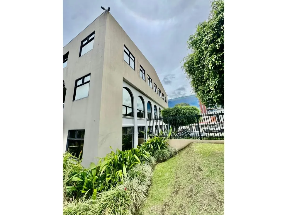 Building for rent La Sabana, 3 floor