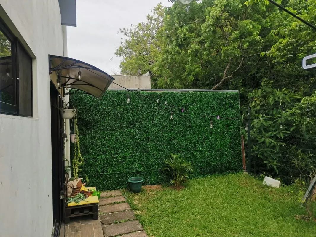 Amplia Casa de 2 Plantas en Venta - Condominio en Brasil de Santa Ana