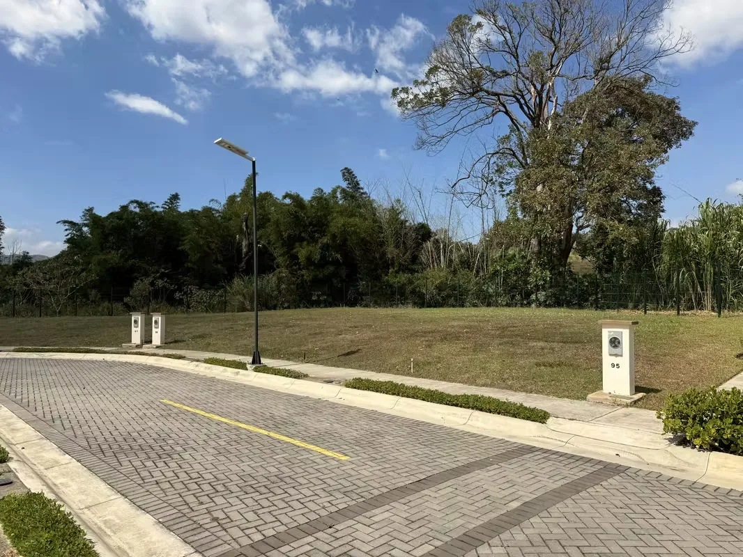 Terreno para desarrollo de 178 m² en venta en Grecia, Alajuela
