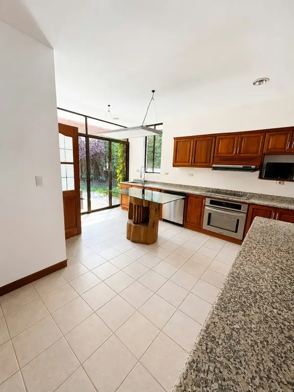 Sale of House in Santa Ana Exclusive Condominium