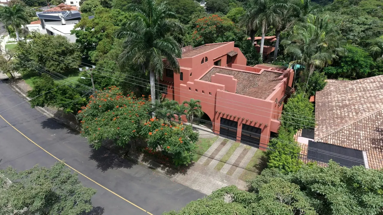 Venta de casa en Valle del Sol. Santa Ana.