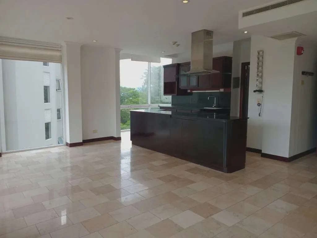 Se alquila apartamento en Condominio ubicado en Escazú