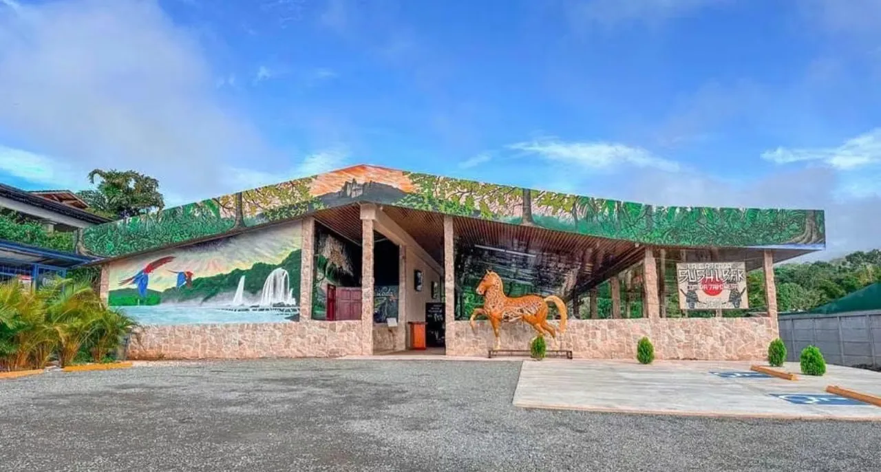 Propiedad Comercial en Ubicación Estratégica | 900 m² | 50 Parqueos | Venta o Alquiler