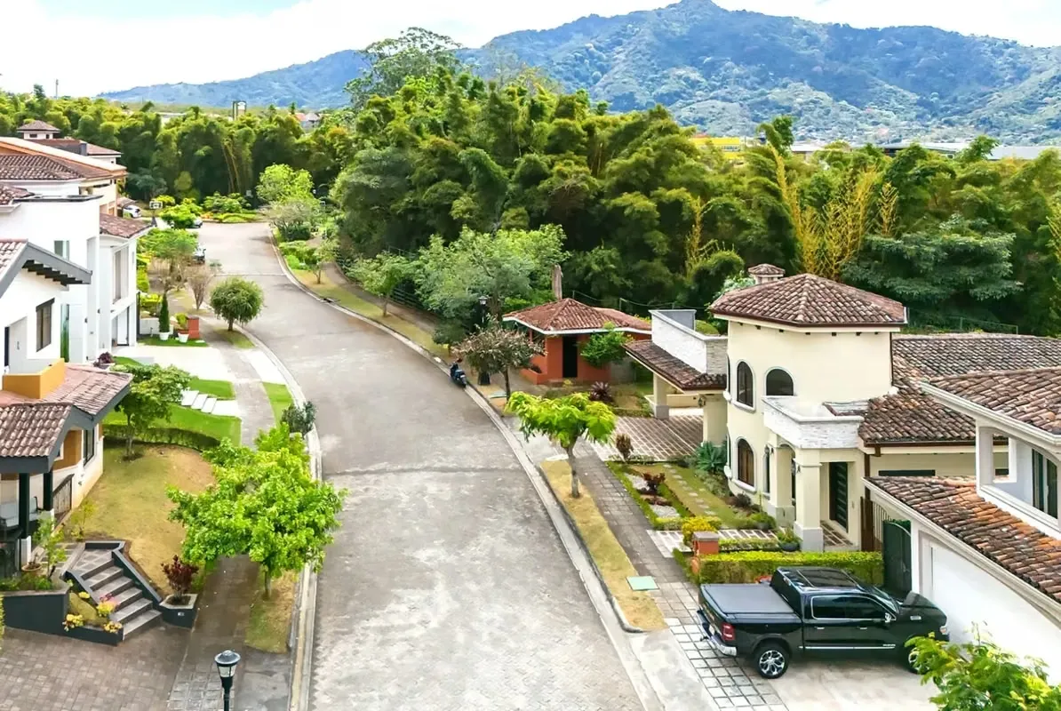 Venta de casa de un piso en Colinas de Montealegre, Tres Ríos. Residencia de una planta lista para habitar.