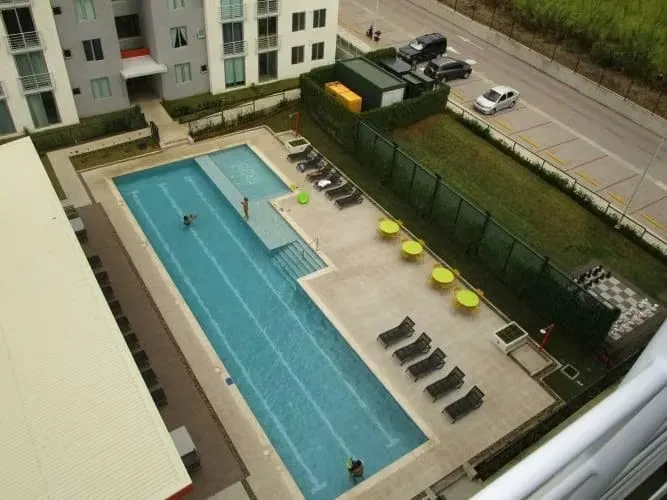 APARTAMENTO Amplio con parqueo bajo techo, En Heredia