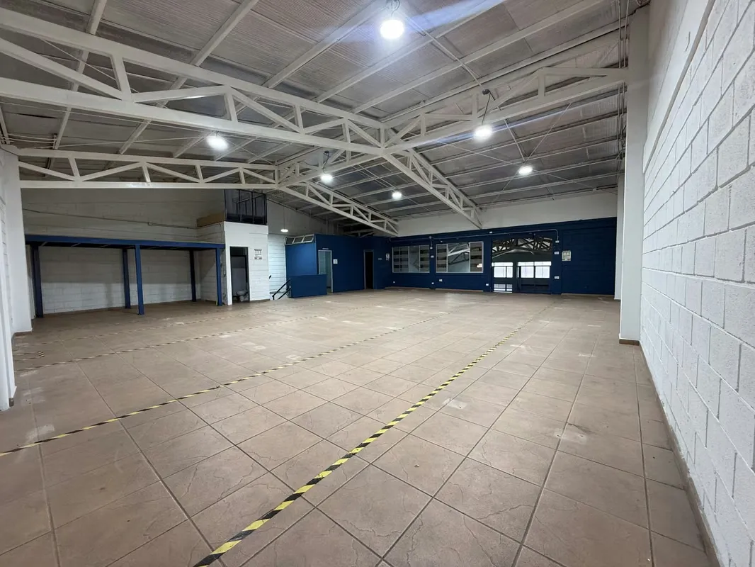 LOCAL O BODEGA EN ALQUILER – USO COMERCIAL E INDUSTRIAL