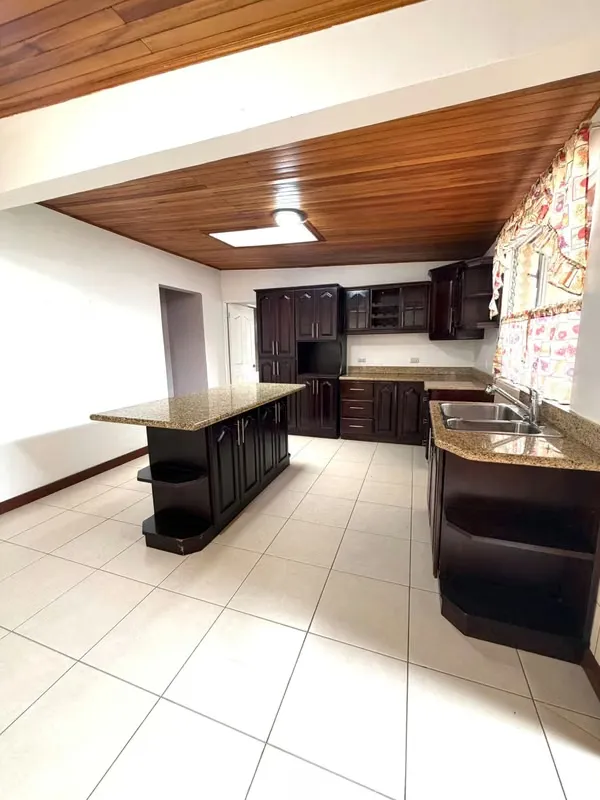 One-story house for sale in La Pacífica in San Francisco de Dos Ríos.