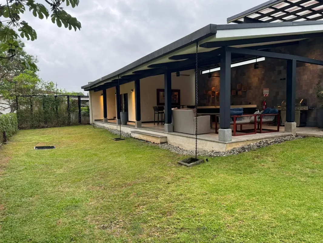 Casa Contemporánea en Venta | Condominio 527, Los Laureles, Escazú