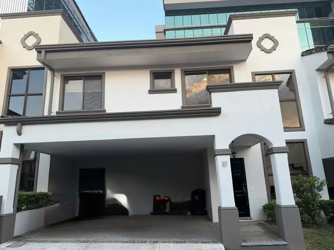 Venta de casa en condominio Atocha, Lagunilla, Heredia