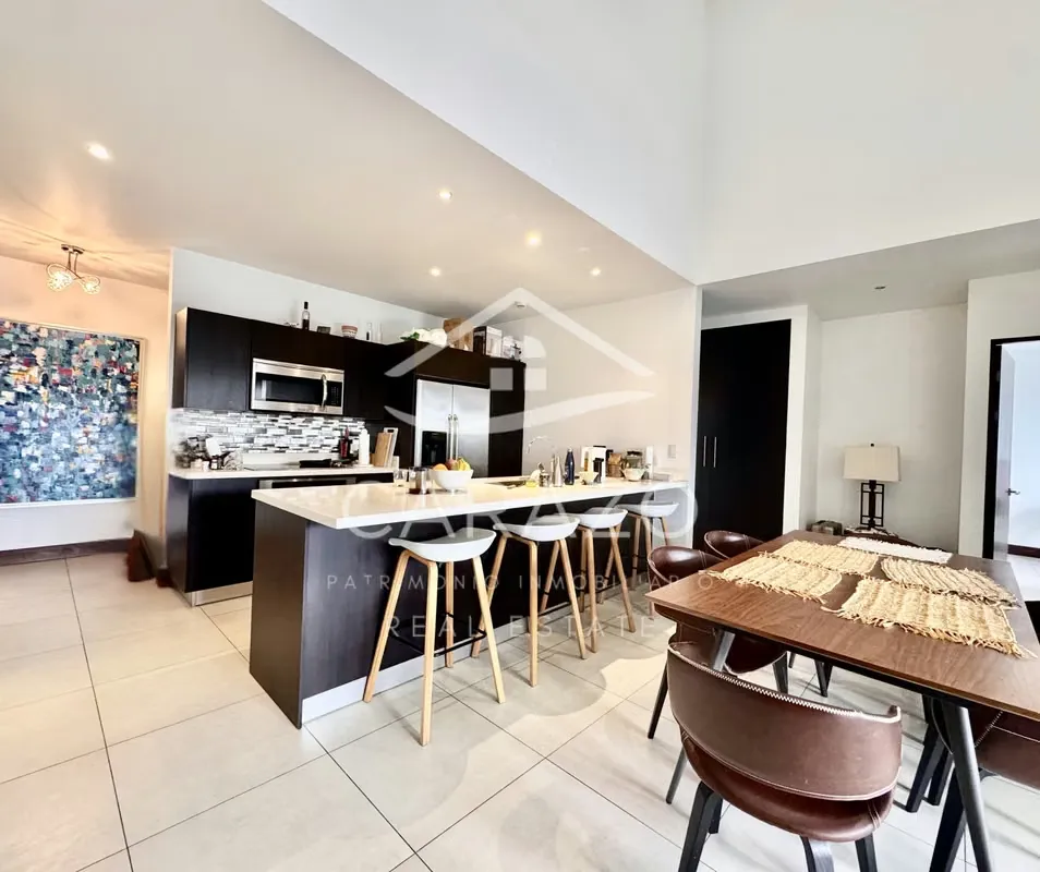 Este exclusivo penthouse en Condominio Montesol ofrece ubicación privilegiada, amplitud y amenidades de ...