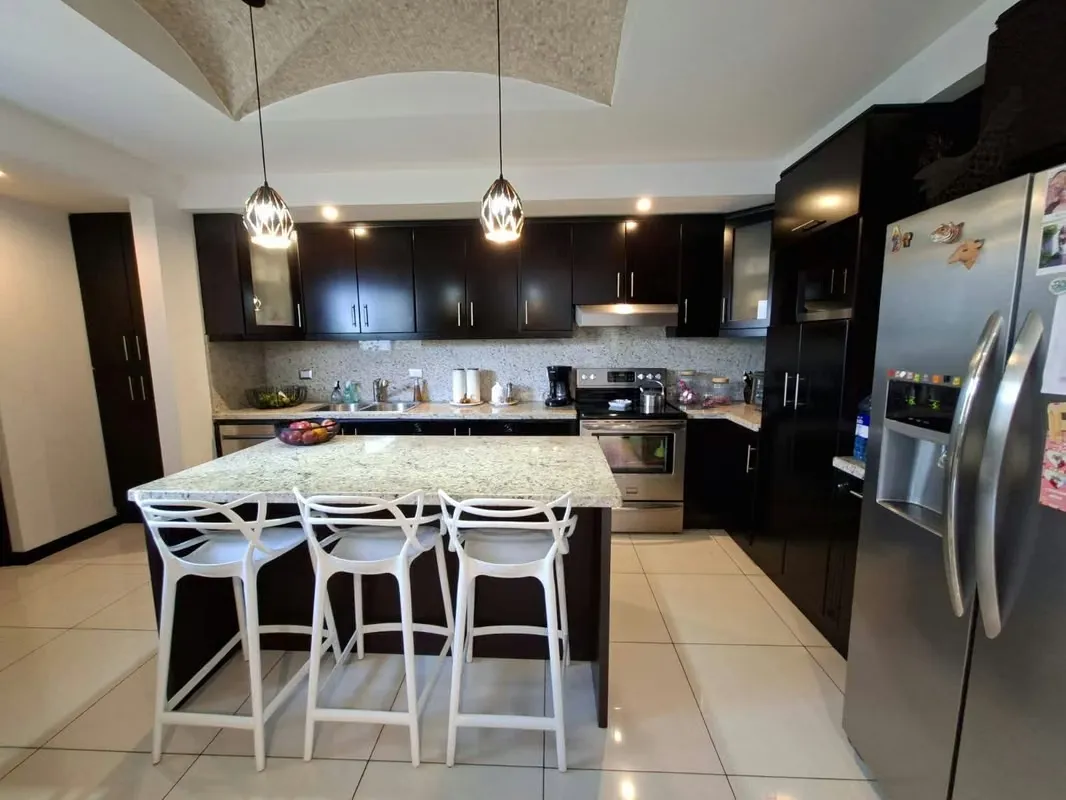 Santa Ana Centro- Venta de casa en Condominio Verona