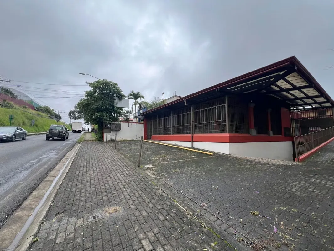 Venta edificio comercial con salones de eventos y amplio parqueo #26-745 GS