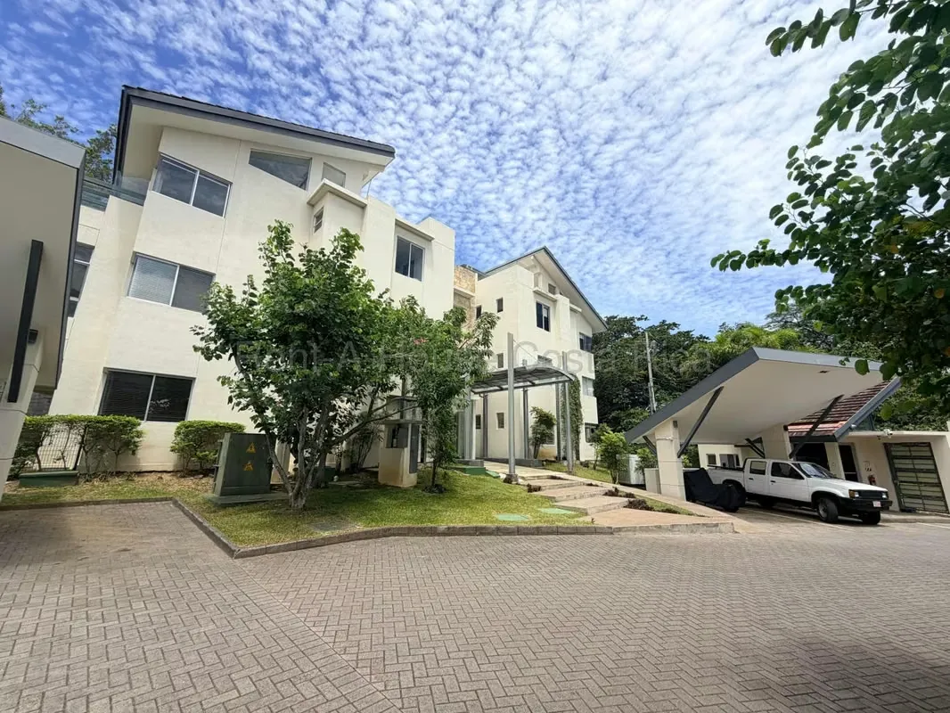 Venta apartamento amplio con terraza, 3 habitaciones y amenidades #26-2122 GS