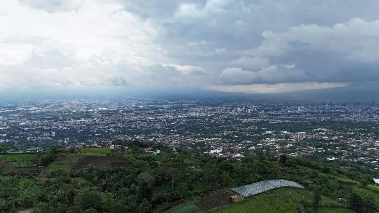 Terreno con vista ESPECTACULAR  , En Bebedero , San Antonio de Escazu .