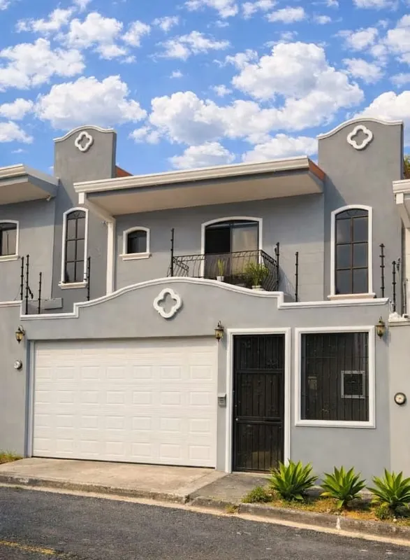 House for sale, two floors, Lomas de Ayarco Curridabat, San José