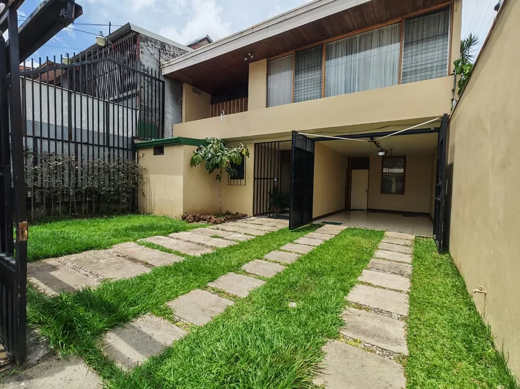 VENTA DE CASA  EN ALAJUELA CENTRO