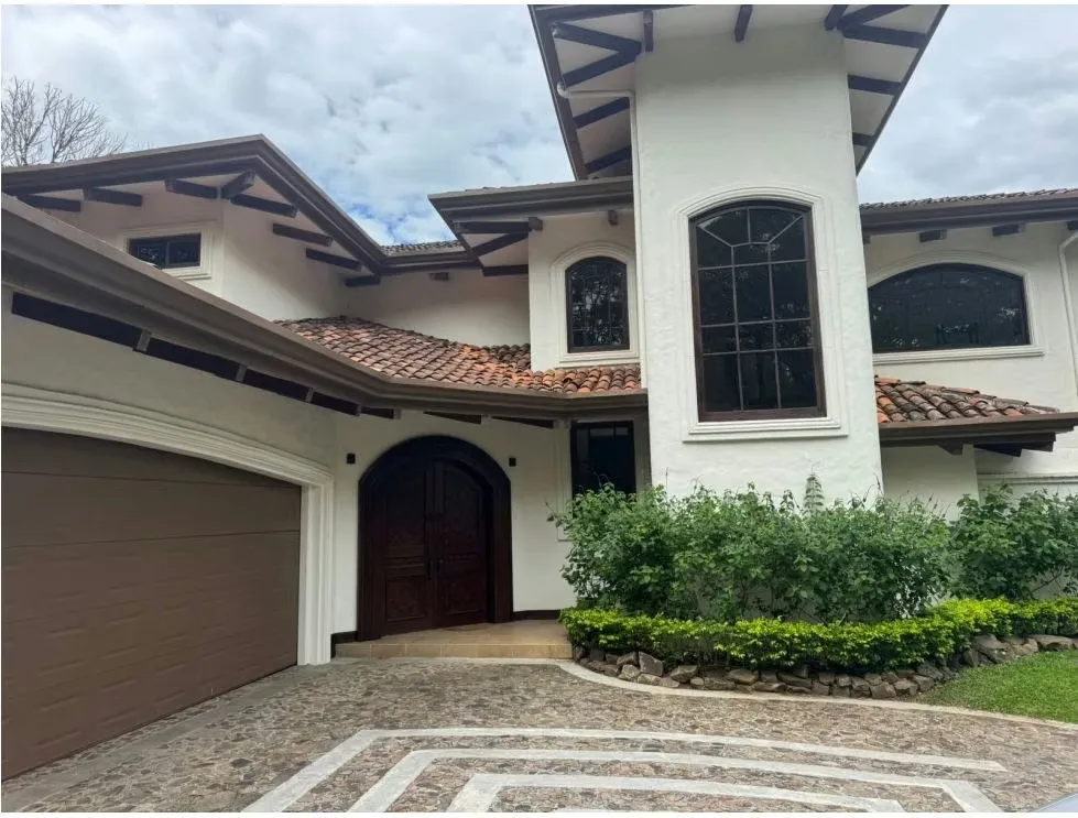 Eco-Residencial Villa Real, Santa Ana – 4DOR/4.5BA - Privacidad y Vistas Espectaculares
