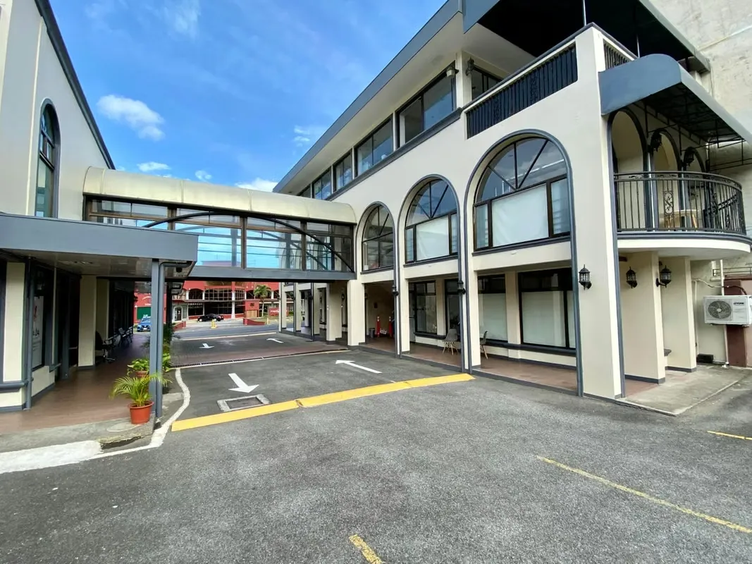 HA Se vende plaza comercial en Escazú #25-1838