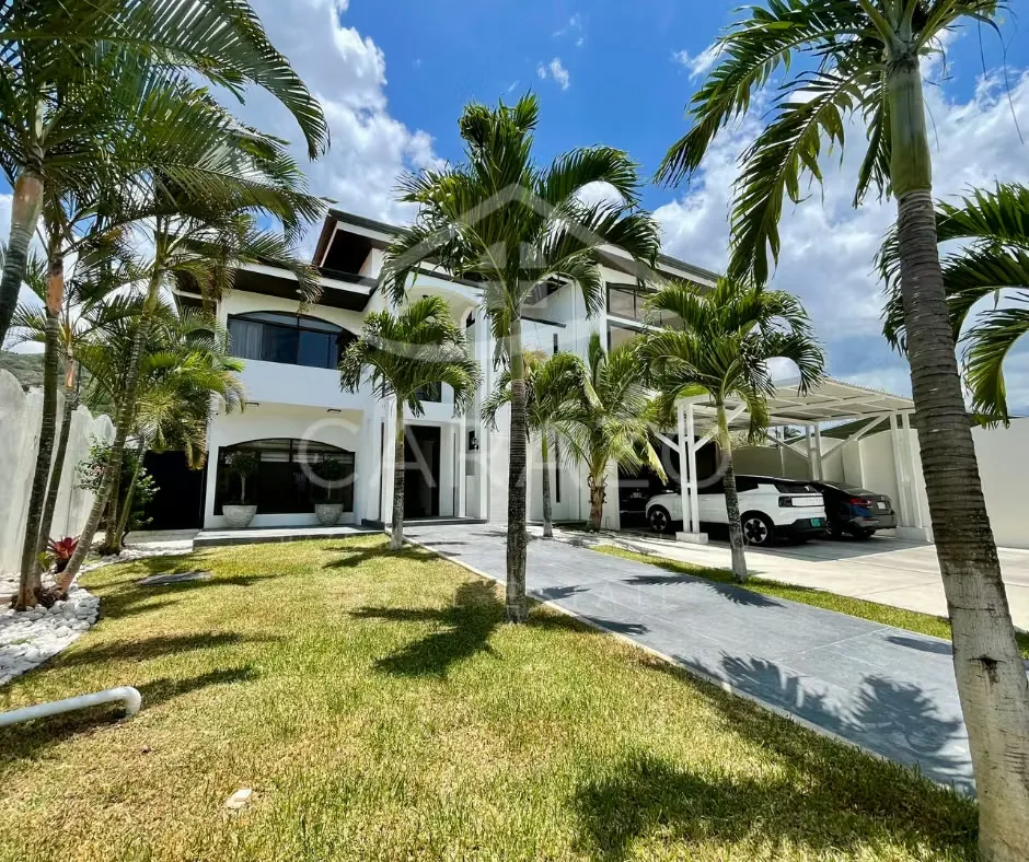 Esta residencia en Piedades de Santa Ana combina exclusividad, amplitud y una ubicación privilegiada cerca de todo. ...