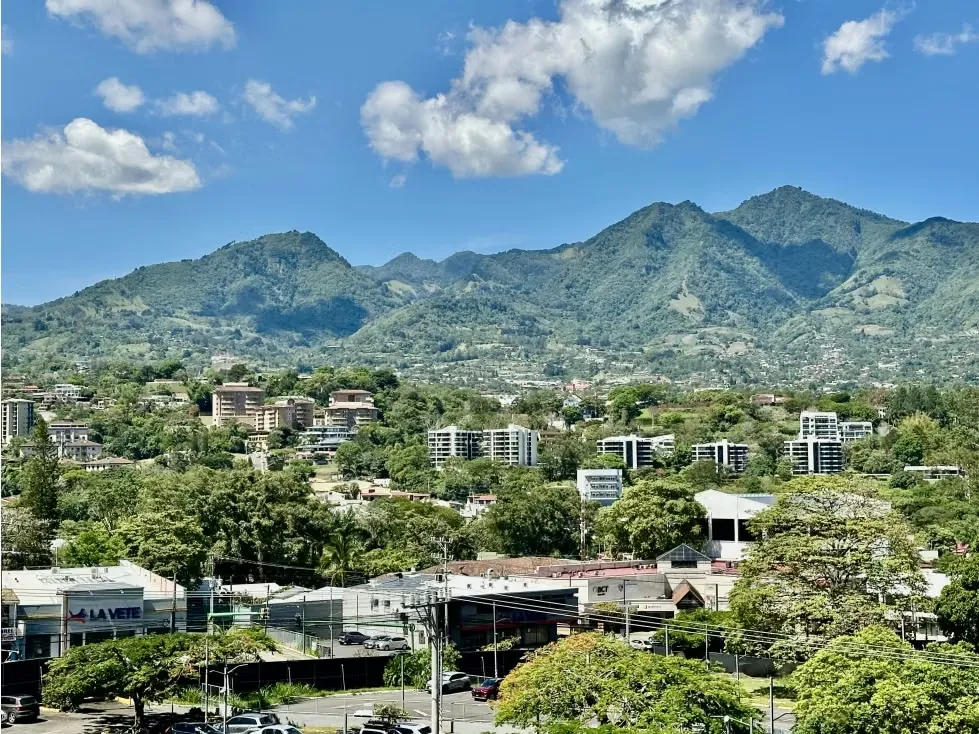 Esquinero Imponente Vista en Escazu Village con Linea Blanca
