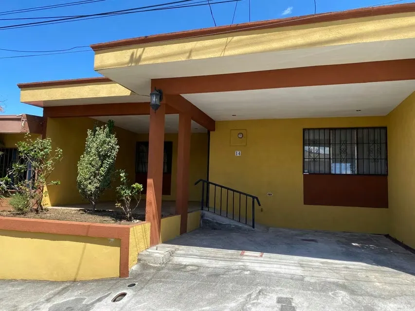 Venta de Casa en Zapote-San José. 24-1596