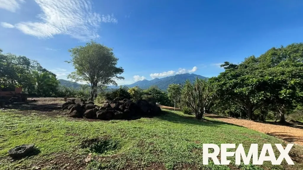 Quinta en venta con Casa Orotina