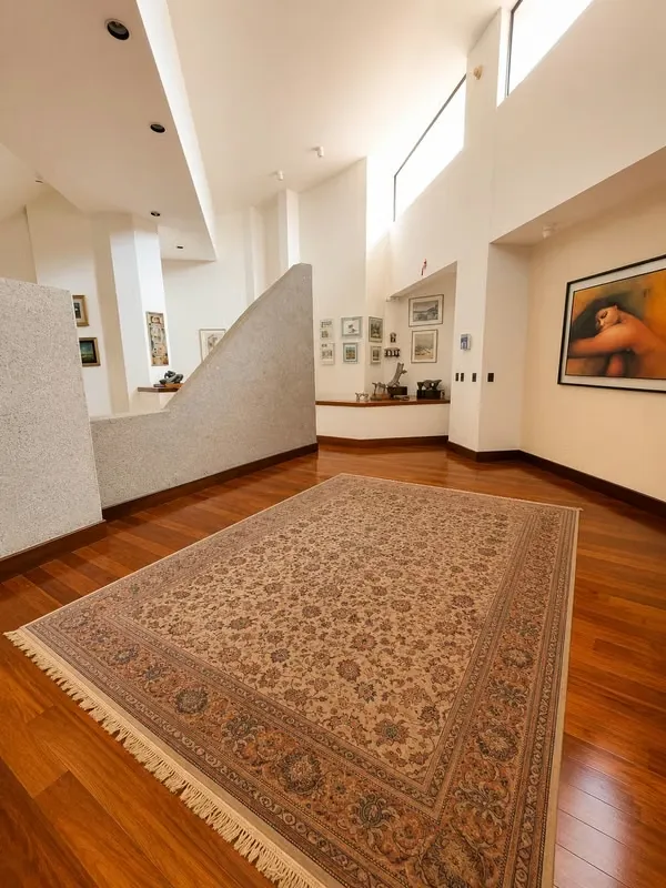 Superbly located in the high-security, upscale neighborhood of Trejos Montealegre, Escazú, this magnificent detached ...