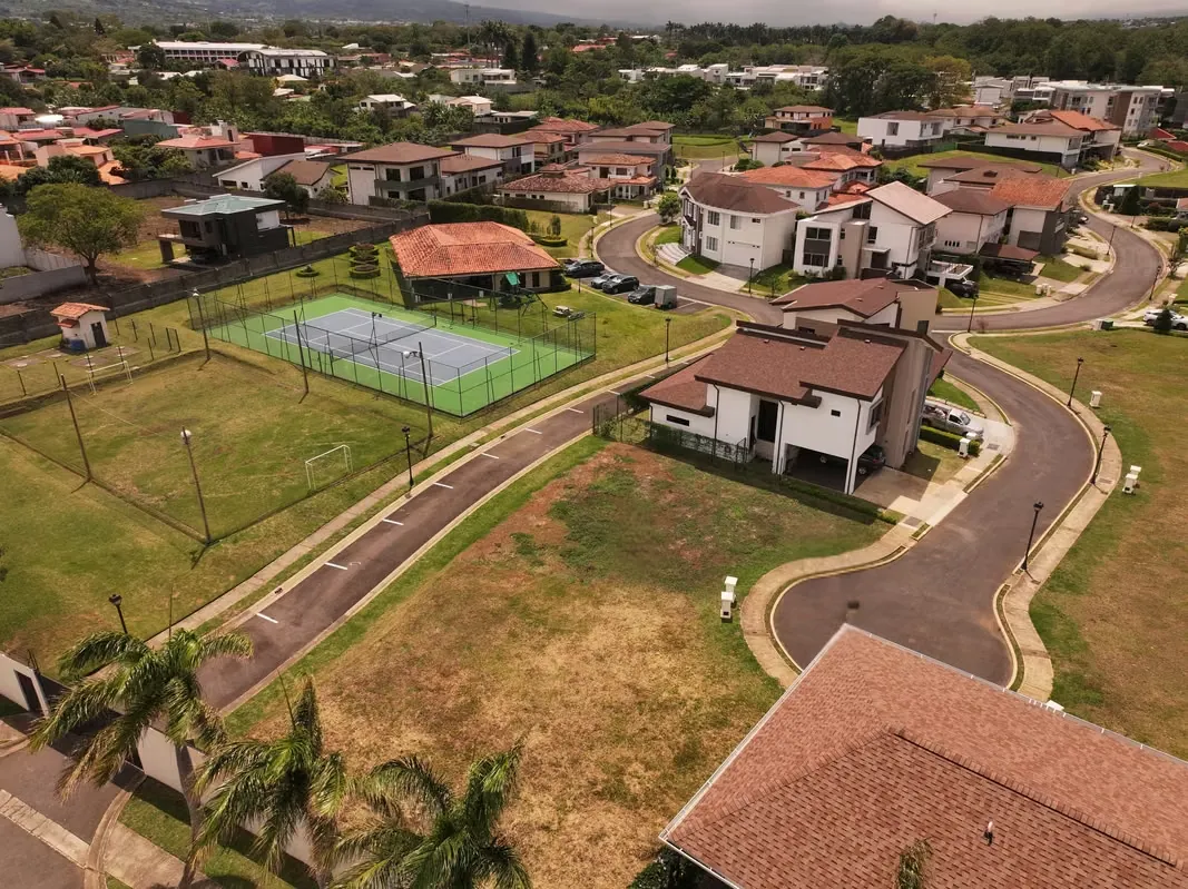 Lote Premium en Condominio Santo Tomás, Santo Domingo de Heredia-RM